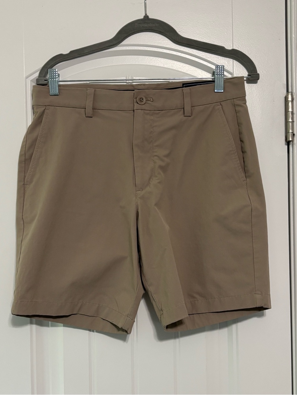 Vineyard Vines men’s performance khaki shorts